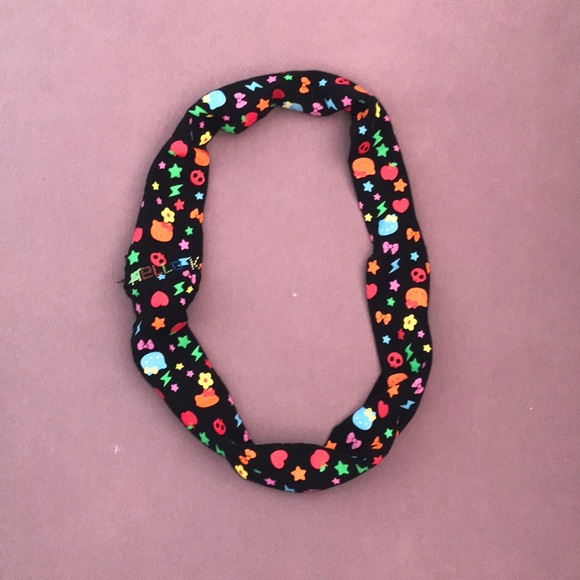 HELLO KITTY WOVEN INFINITY SCARF WITH FRINGE - Picture 1 of 3